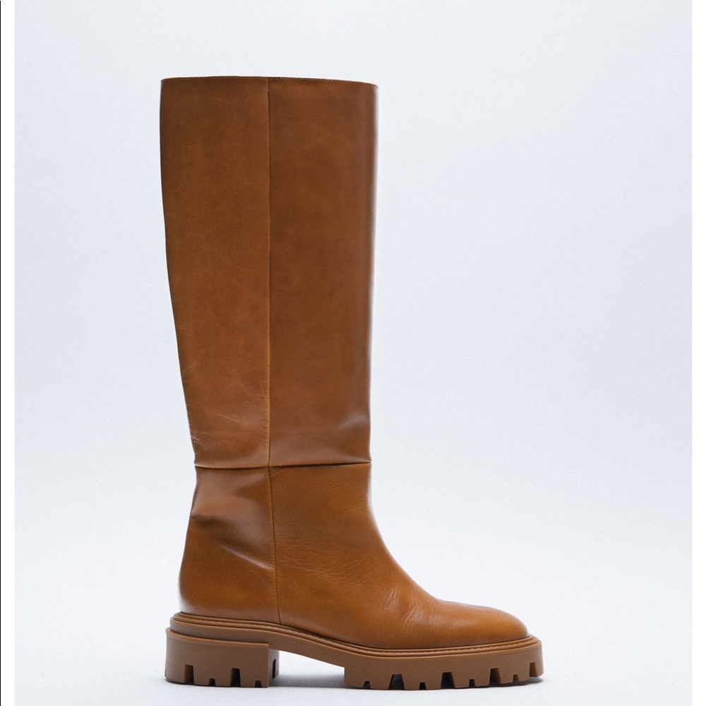 LOW HEELED LEATHER TALL BOOTS